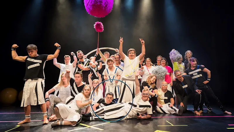 Circus Sonnenstich Berlin Gruppenbild