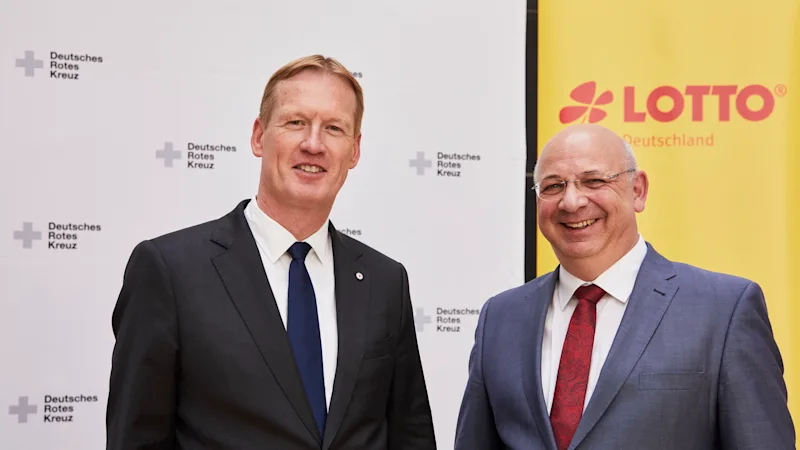 DRK-Generalsekretär Christian Reuter mit Torsten Meinberg (<abbr title="Deutscher Lotto- und Totoblock">DLTB</abbr>)