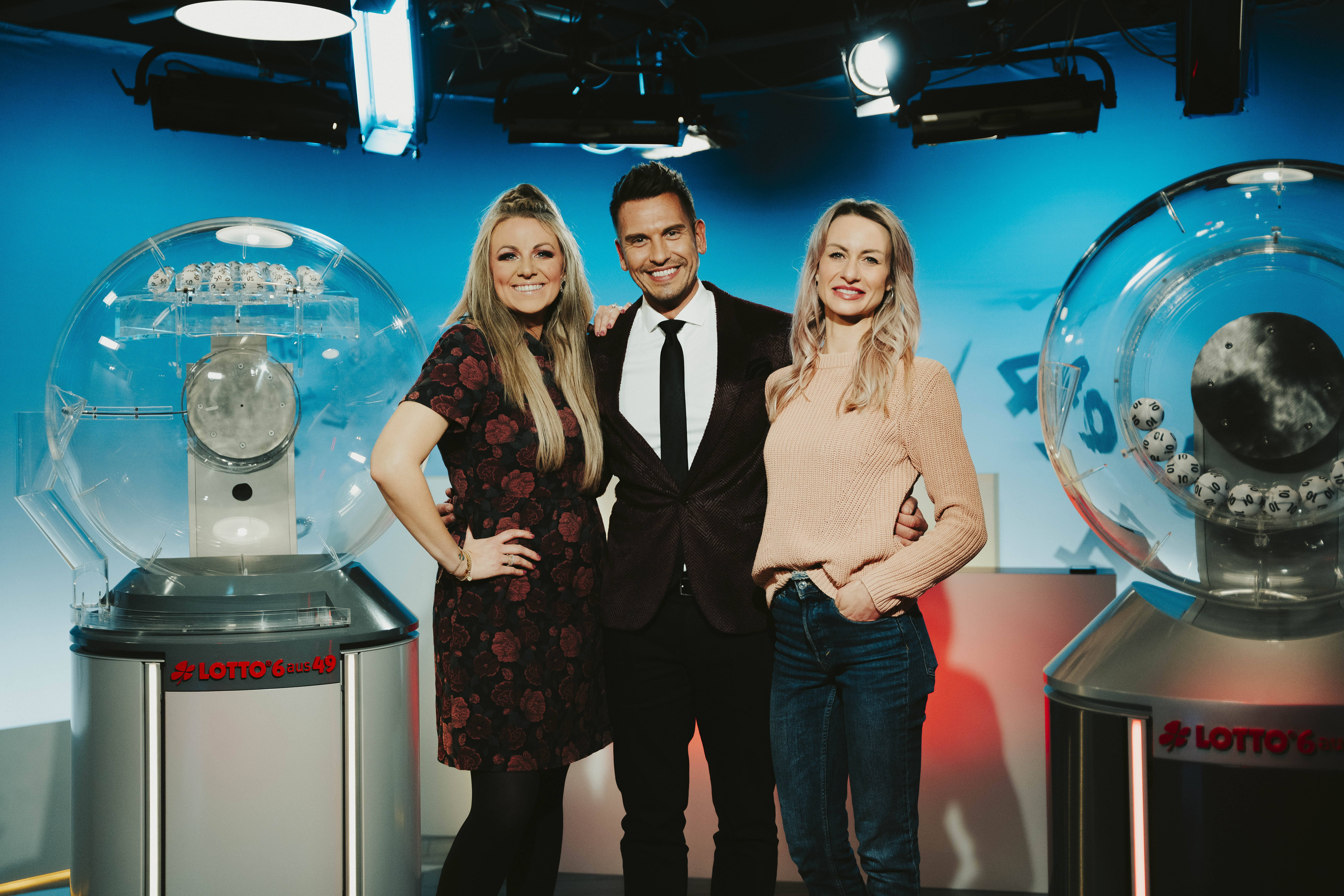 Lotto-Feen begrüßen neue Ziehungsgeräte für LOTTO 6aus49